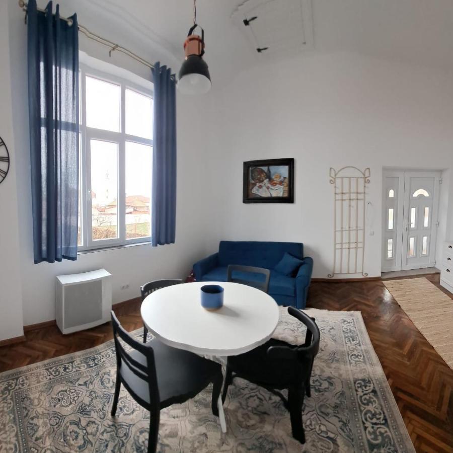 Weisz Apartment-City Center-Free Private Parking,Wifi,Ac Carei Exteriör bild