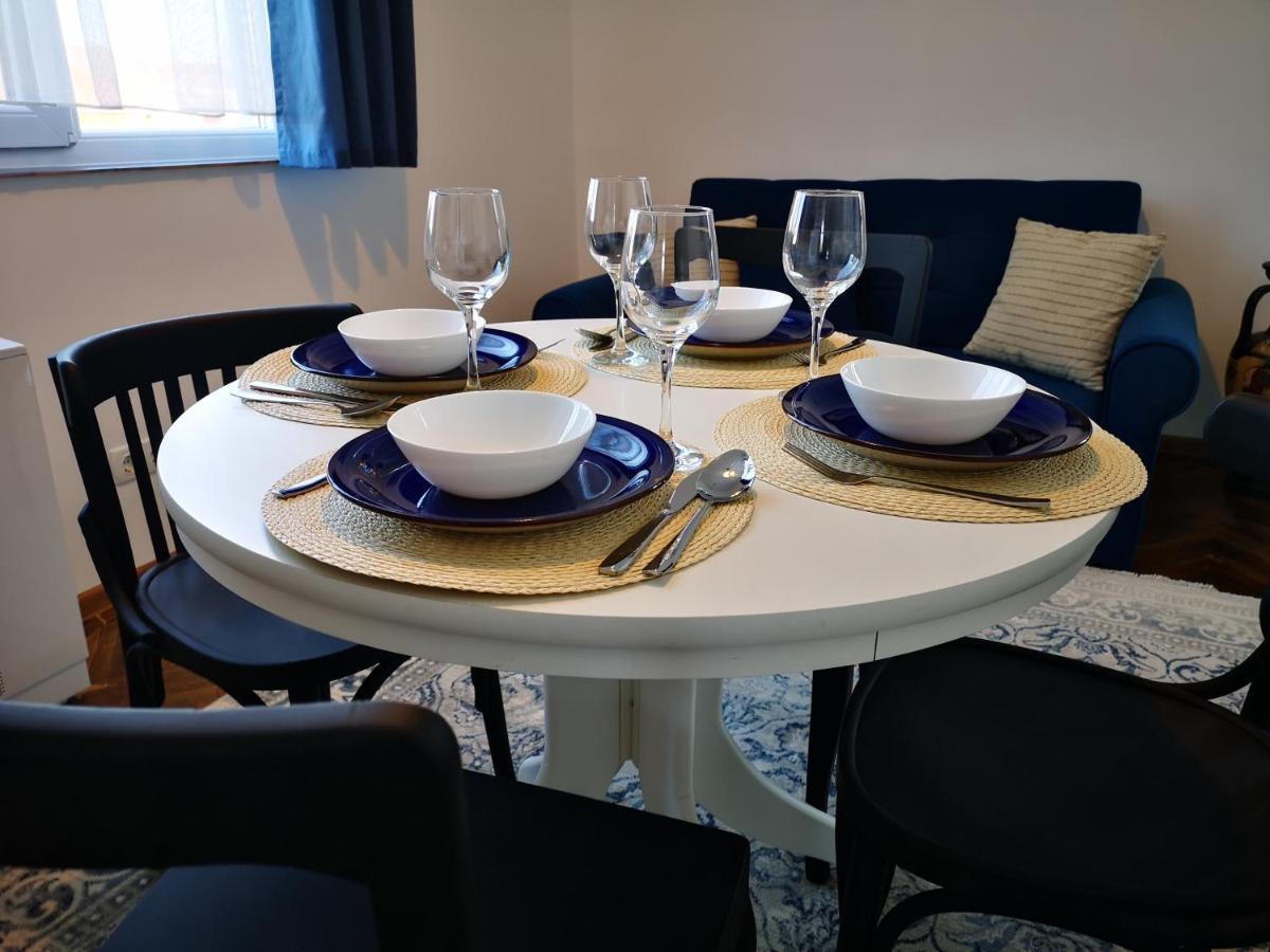 Weisz Apartment-City Center-Free Private Parking,Wifi,Ac Carei Exteriör bild