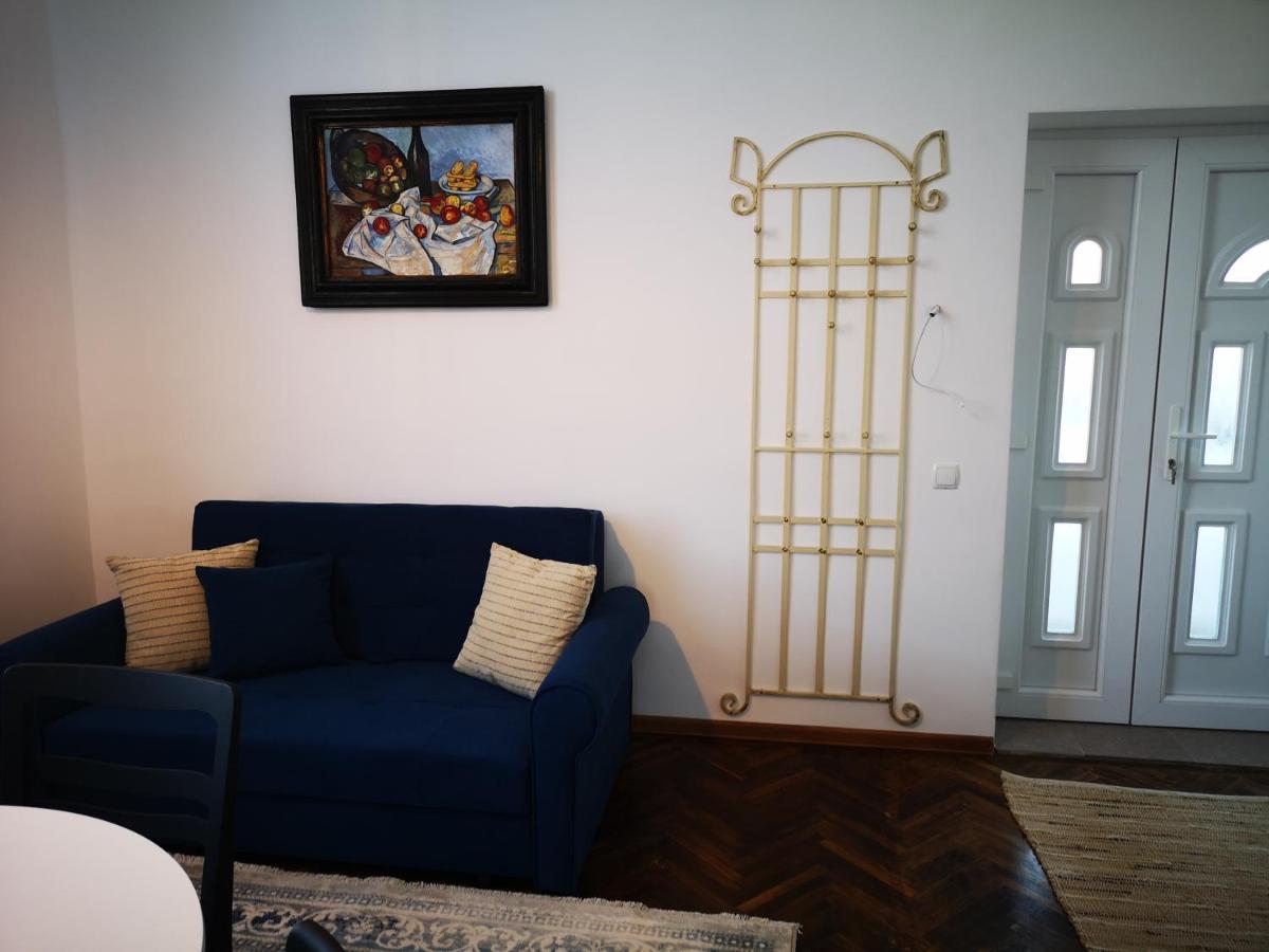 Weisz Apartment-City Center-Free Private Parking,Wifi,Ac Carei Exteriör bild
