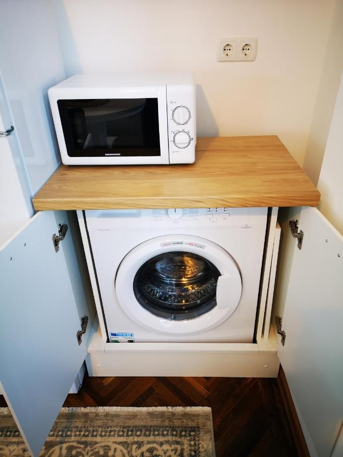 Weisz Apartment-City Center-Free Private Parking,Wifi,Ac Carei Exteriör bild