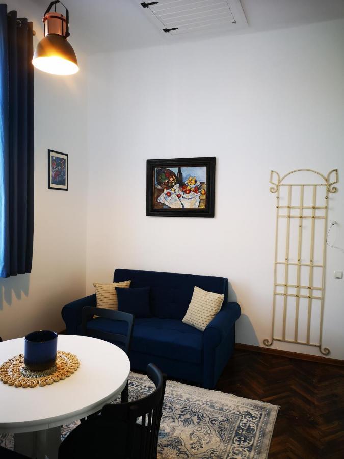 Weisz Apartment-City Center-Free Private Parking,Wifi,Ac Carei Exteriör bild