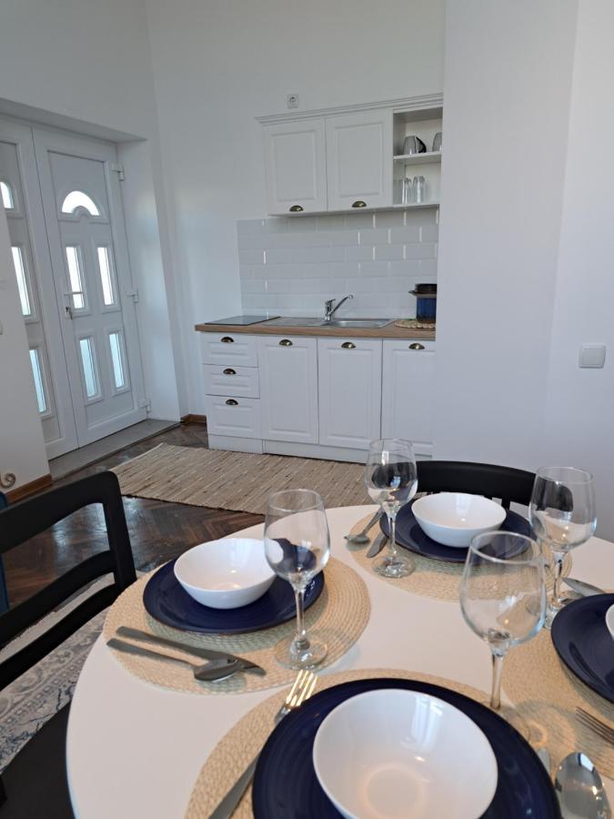 Weisz Apartment-City Center-Free Private Parking,Wifi,Ac Carei Exteriör bild