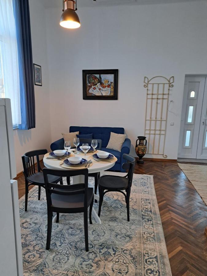 Weisz Apartment-City Center-Free Private Parking,Wifi,Ac Carei Exteriör bild