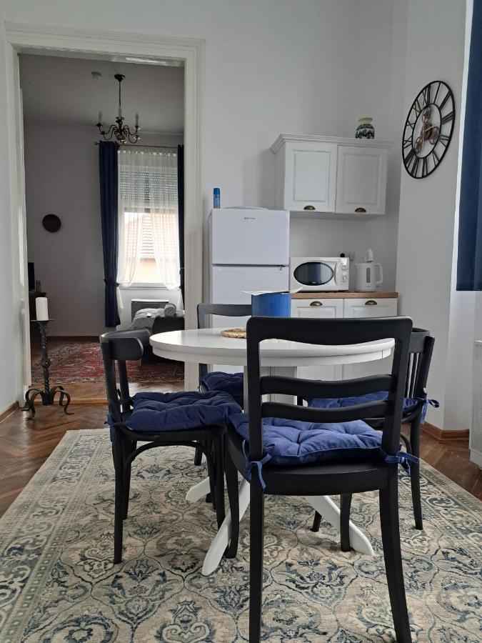 Weisz Apartment-City Center-Free Private Parking,Wifi,Ac Carei Exteriör bild