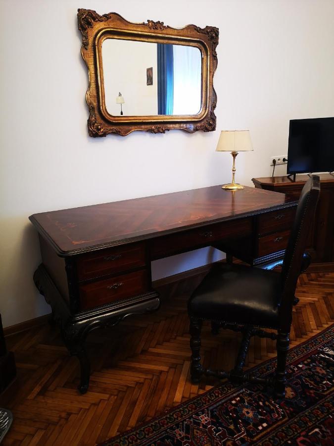 Weisz Apartment-City Center-Free Private Parking,Wifi,Ac Carei Exteriör bild